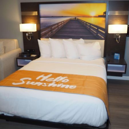 Days Inn By Wyndham Galt - Elk Grove South Buitenkant foto