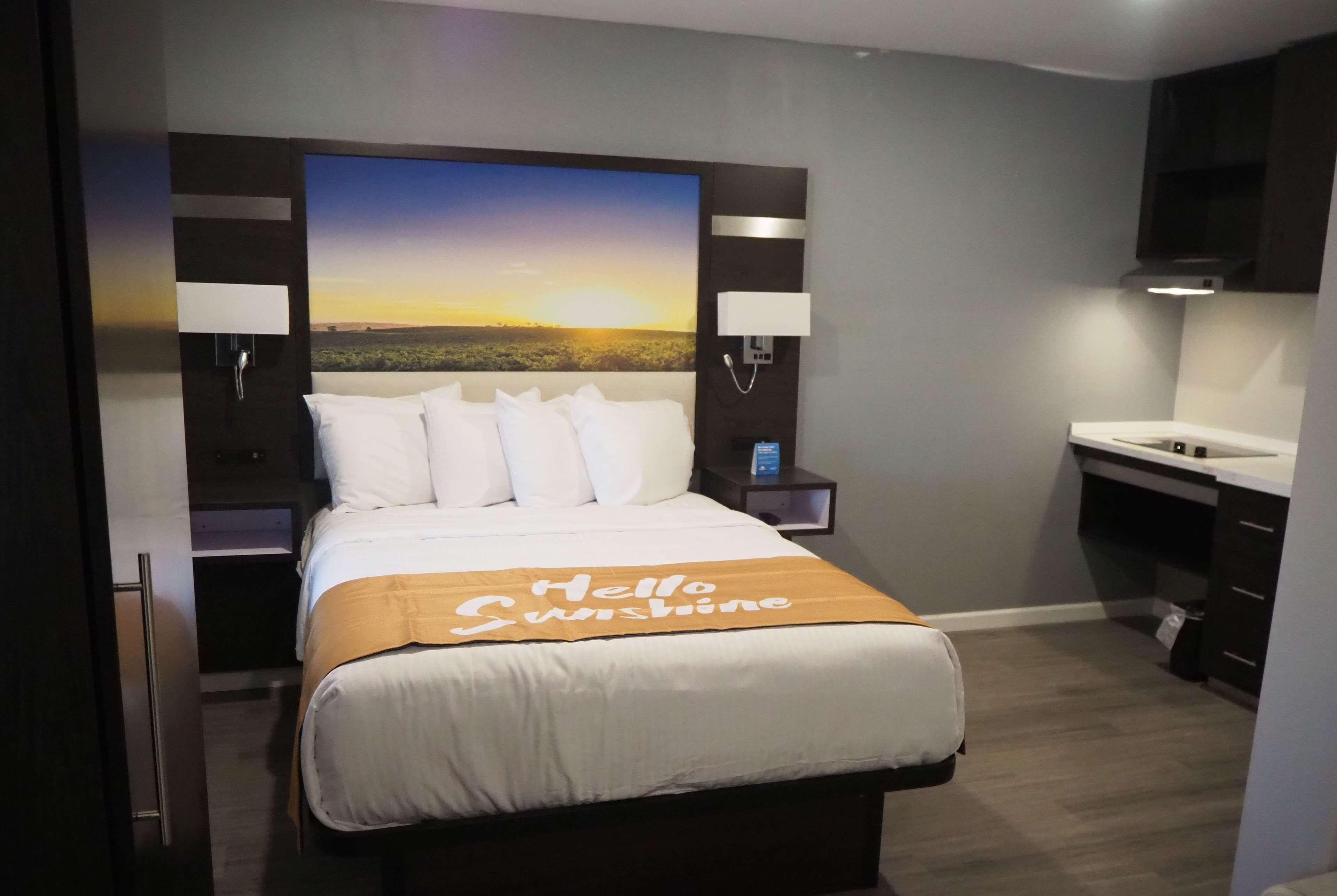 Days Inn By Wyndham Galt - Elk Grove South Buitenkant foto
