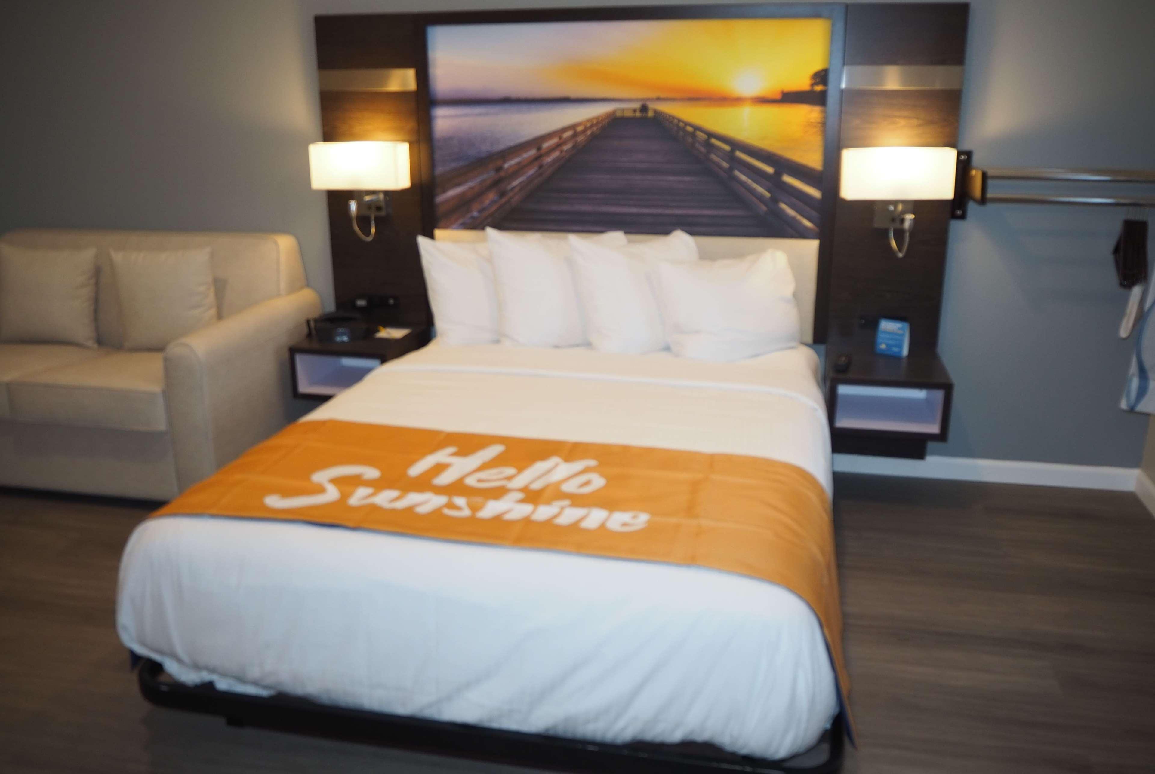 Days Inn By Wyndham Galt - Elk Grove South Buitenkant foto