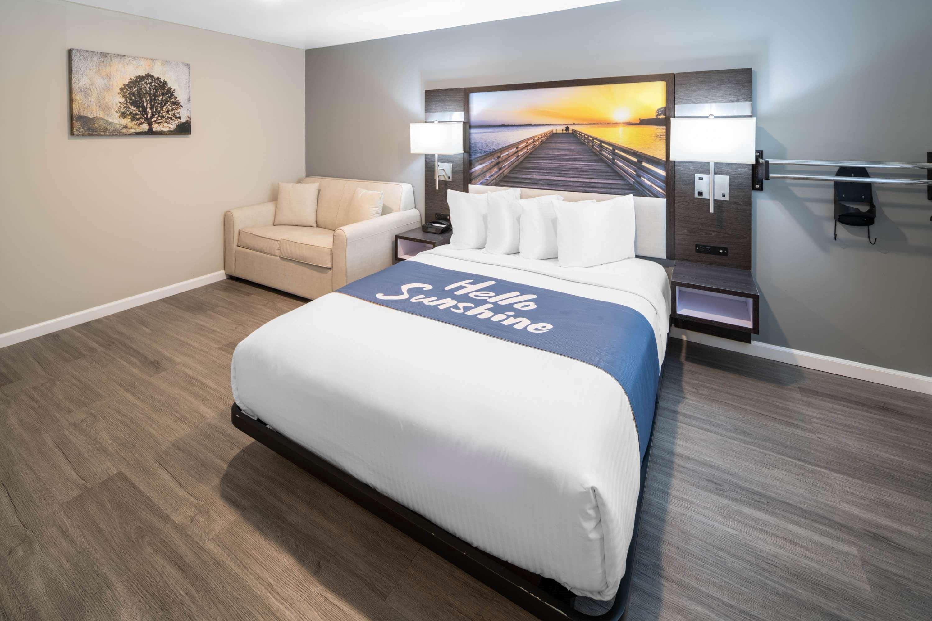 Days Inn By Wyndham Galt - Elk Grove South Buitenkant foto