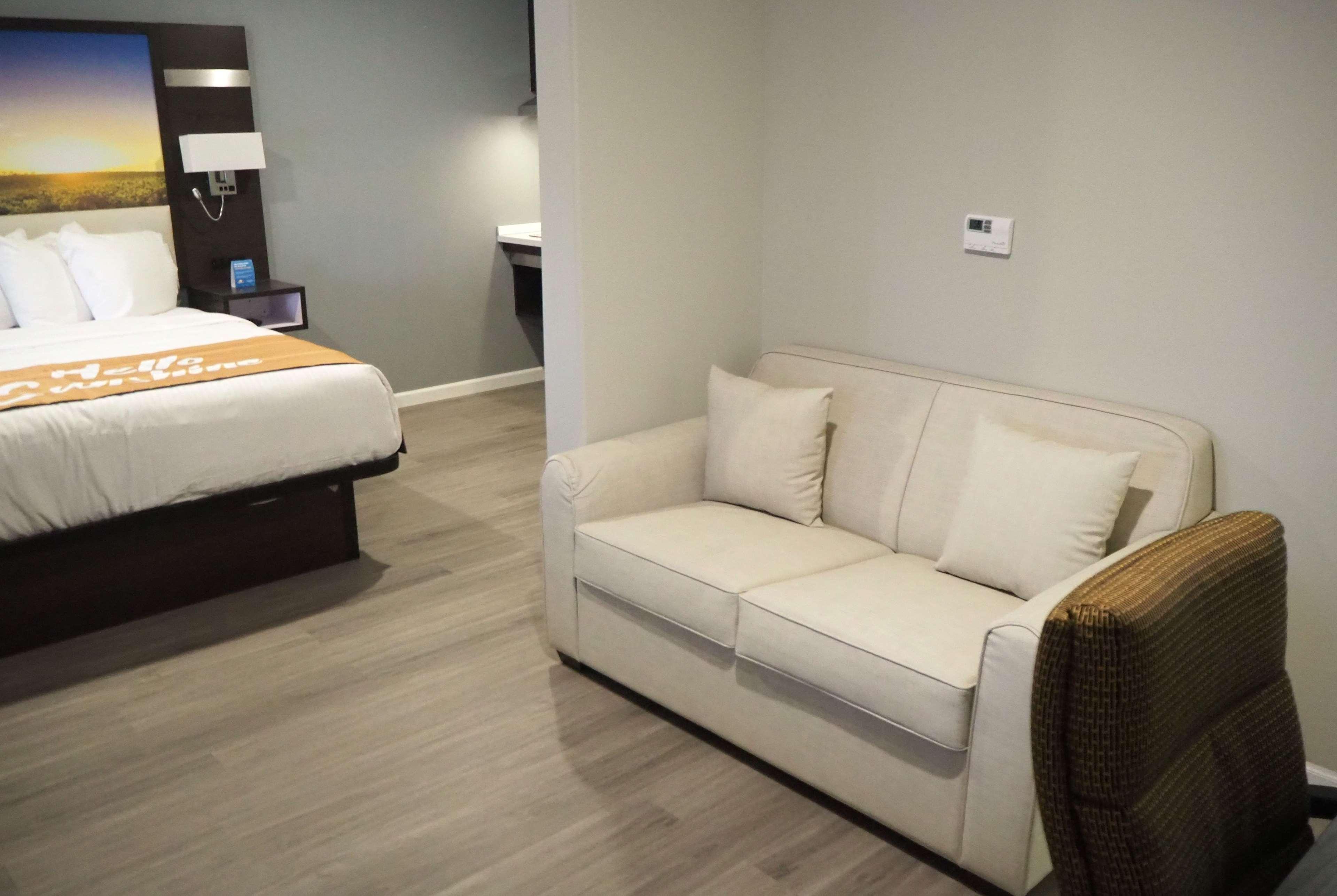 Days Inn By Wyndham Galt - Elk Grove South Buitenkant foto
