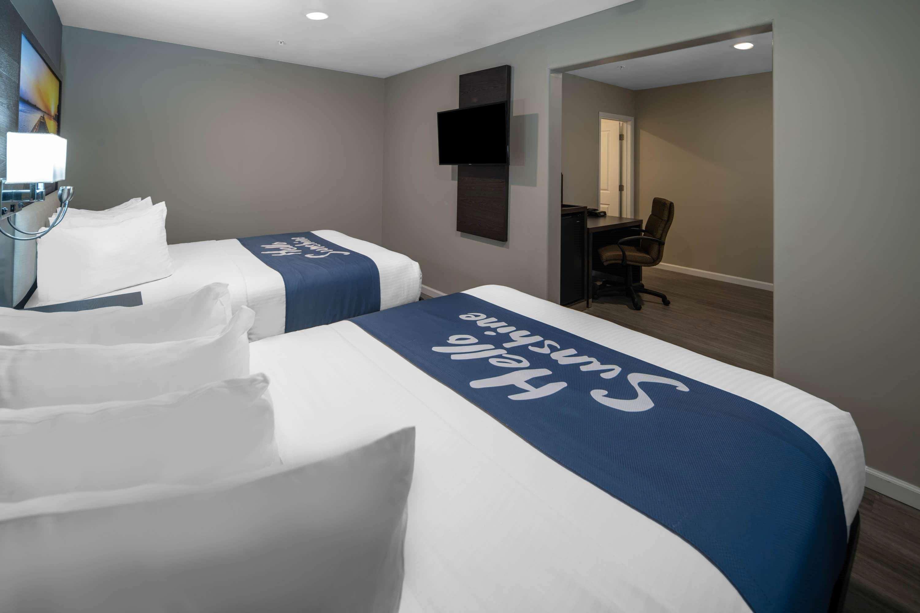 Days Inn By Wyndham Galt - Elk Grove South Buitenkant foto