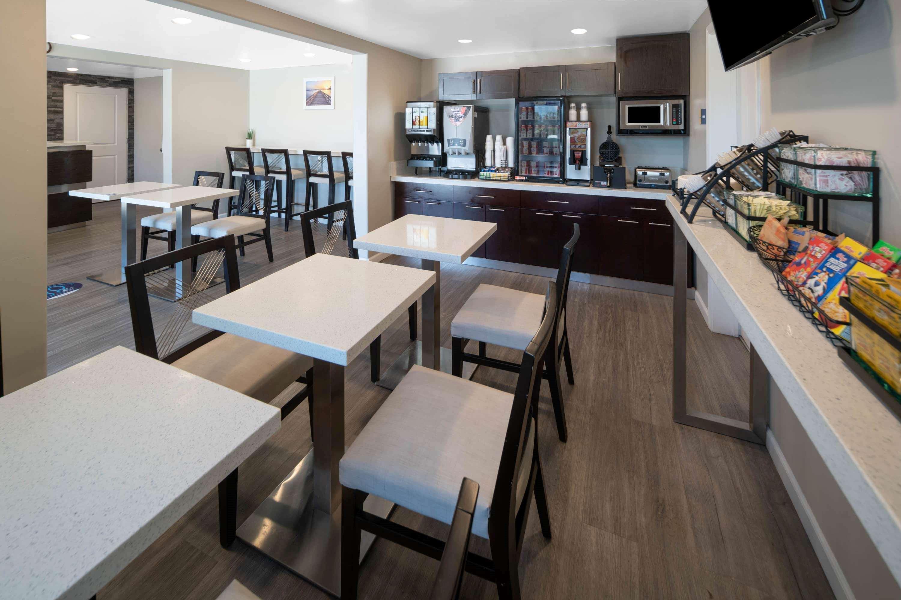 Days Inn By Wyndham Galt - Elk Grove South Buitenkant foto