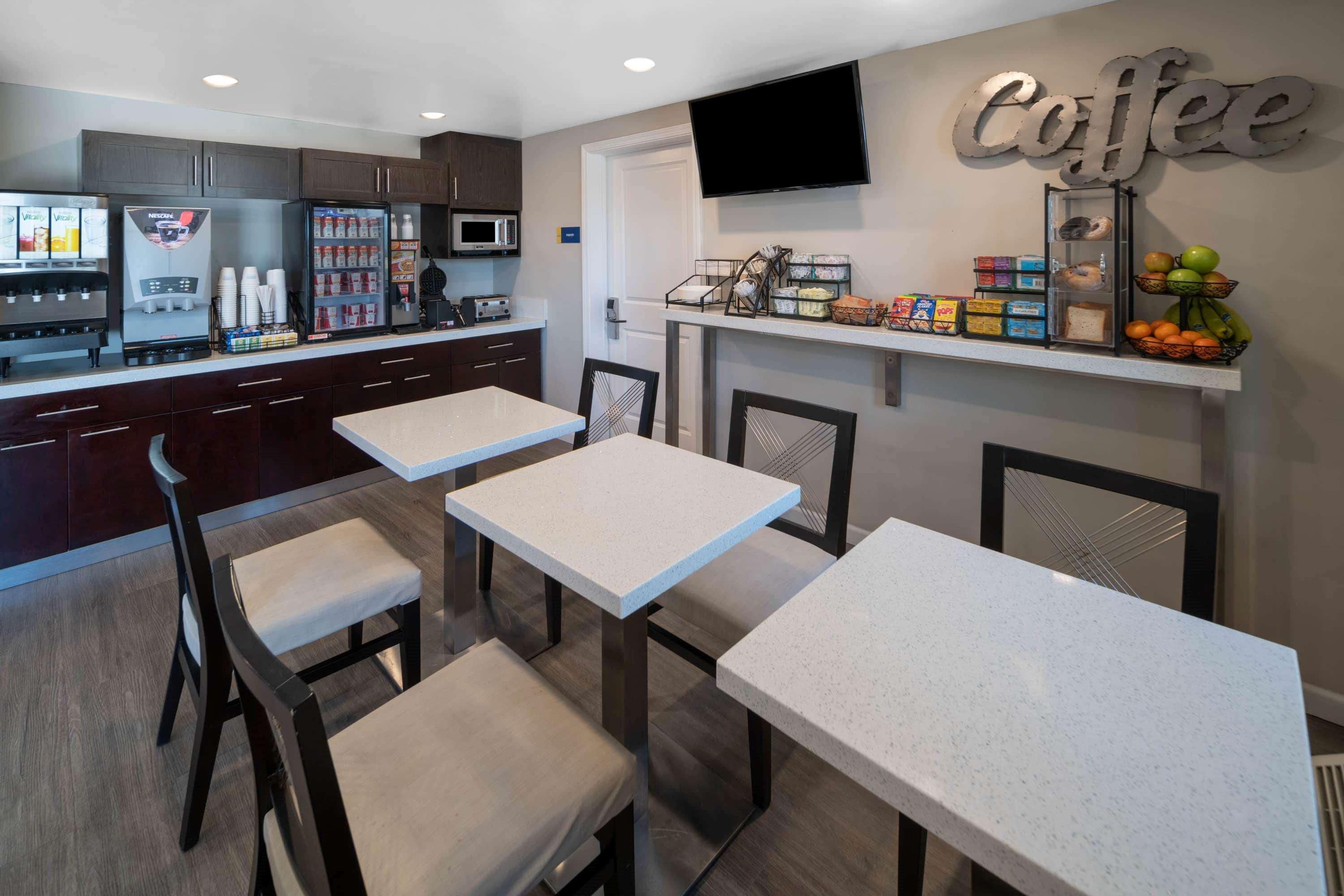 Days Inn By Wyndham Galt - Elk Grove South Buitenkant foto