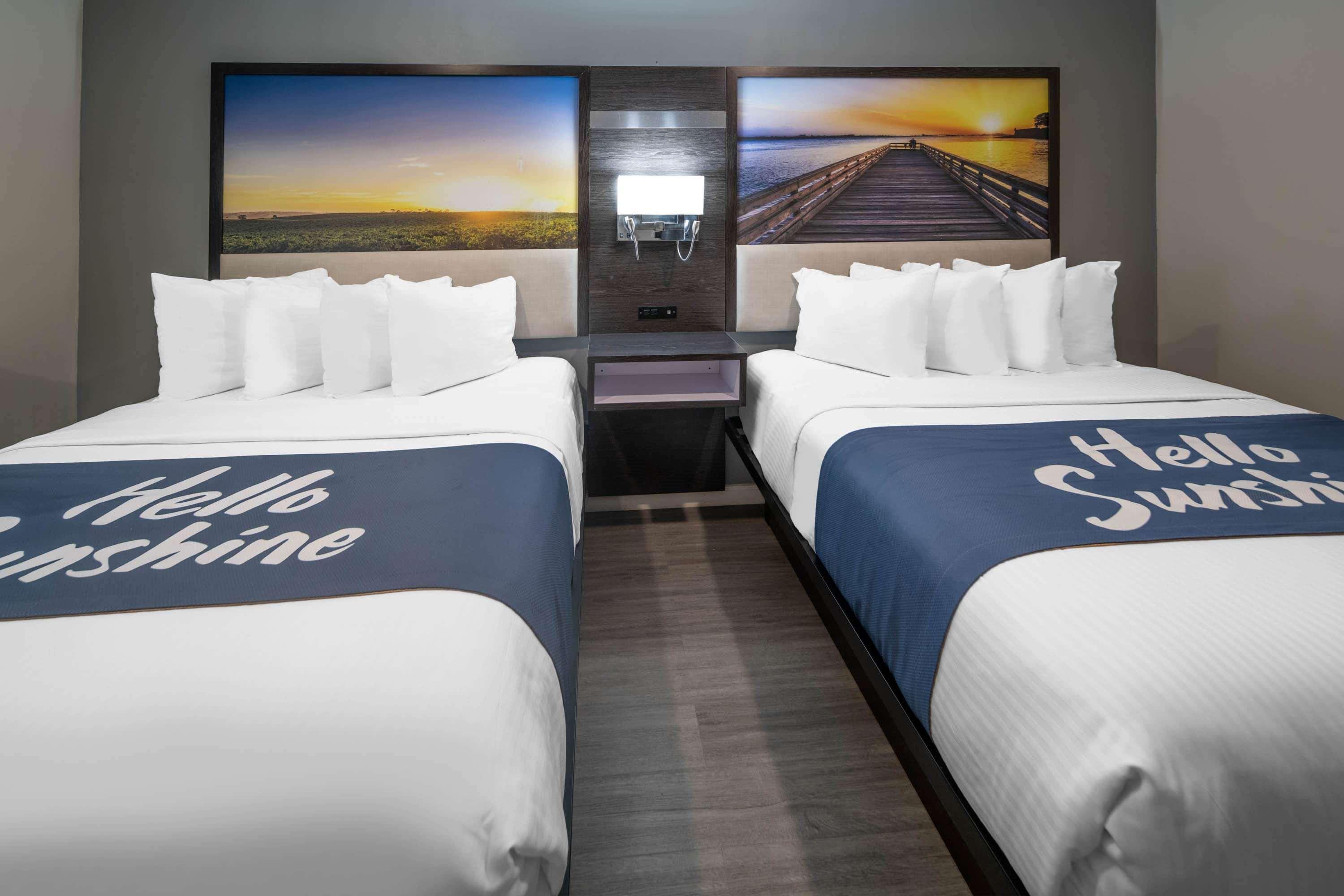 Days Inn By Wyndham Galt - Elk Grove South Buitenkant foto