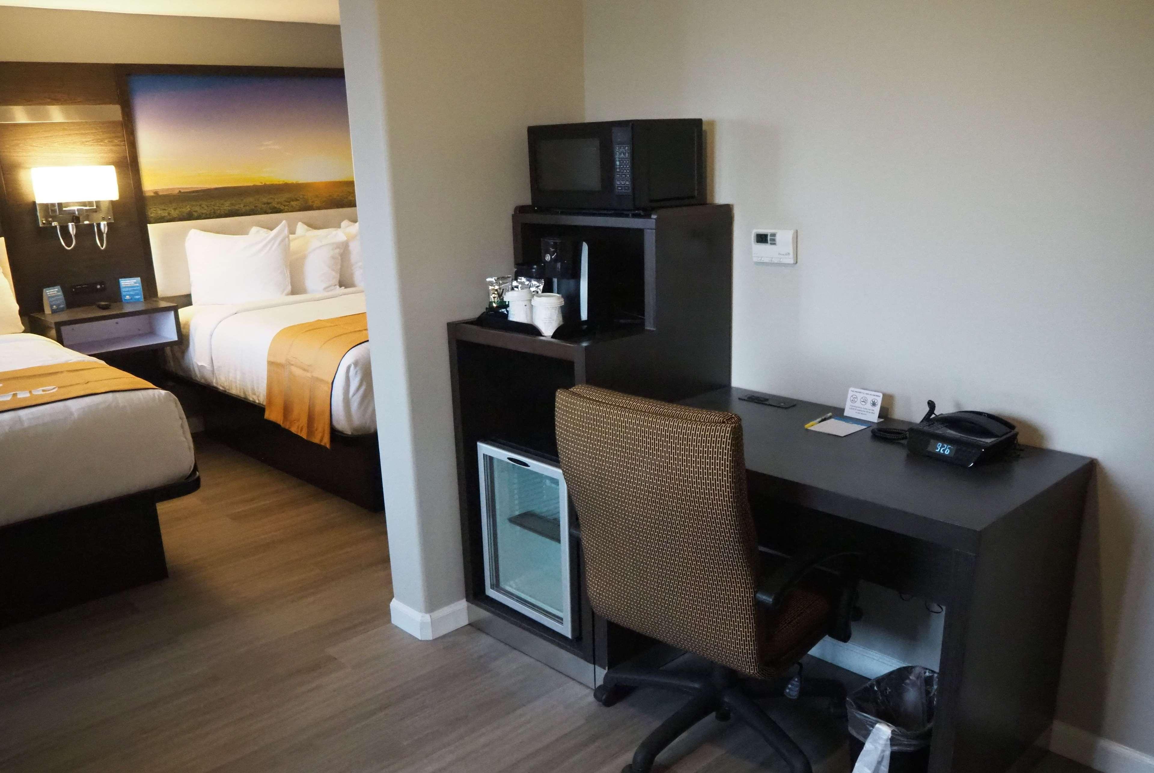 Days Inn By Wyndham Galt - Elk Grove South Buitenkant foto